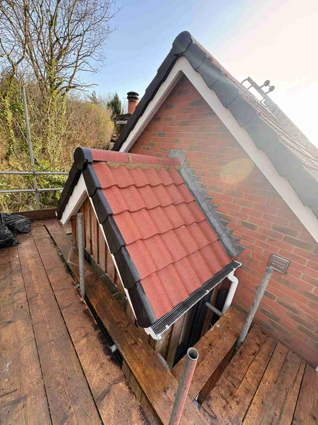 Cleaning a tiled roof