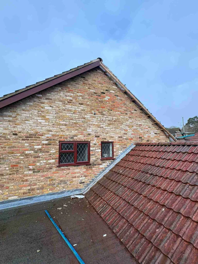 Junction between a flat roof and tiled roof