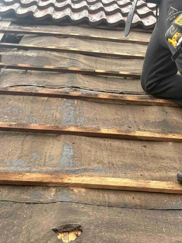 Roof underlay and timber battens