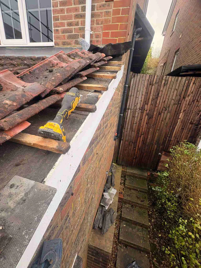 Tiled roof at the gutter edge