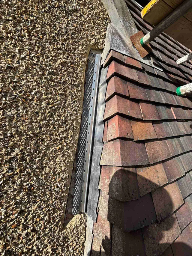 Tiled roof with ridge tiles