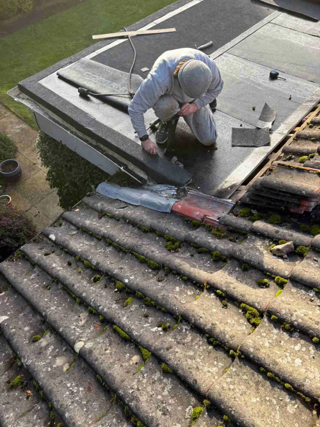 Timber decking for a flat roof